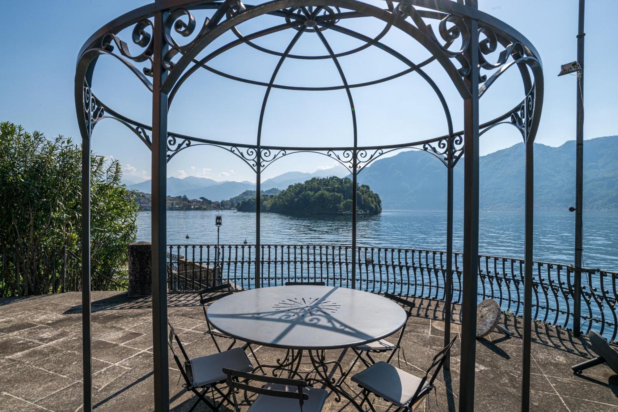 살라코마시나 La Torre Dell'Isola 빌라 외부 사진